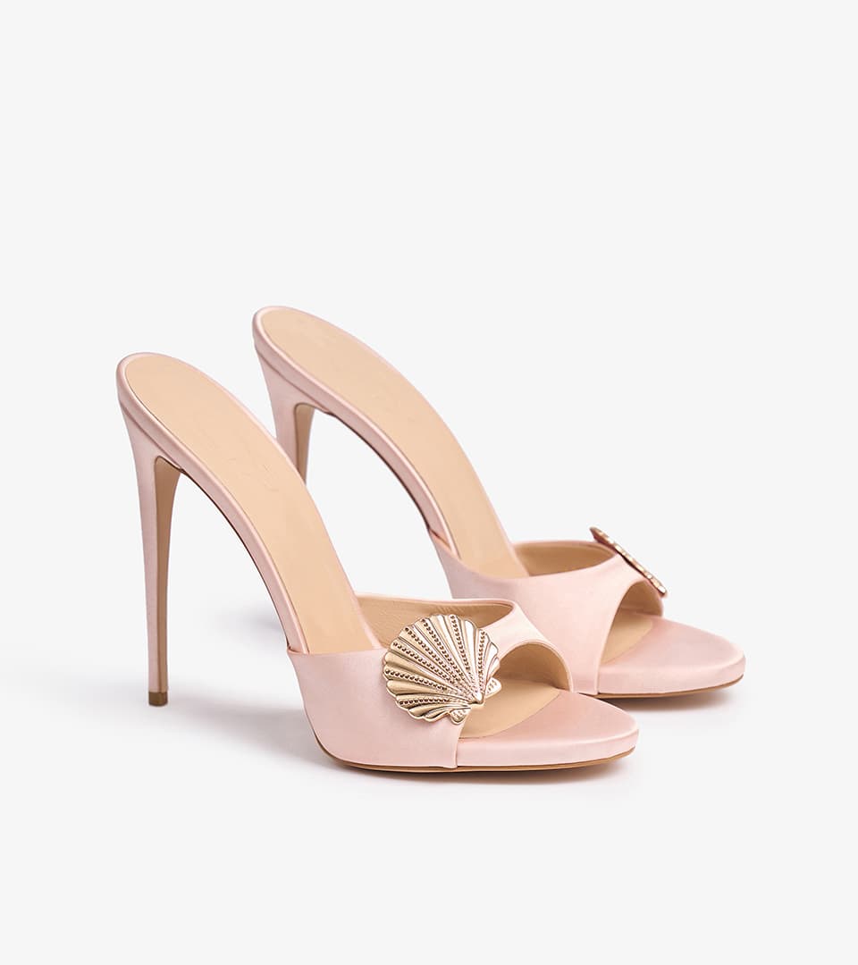 Shoe