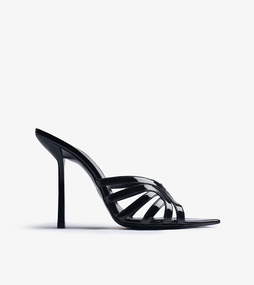 Shoe