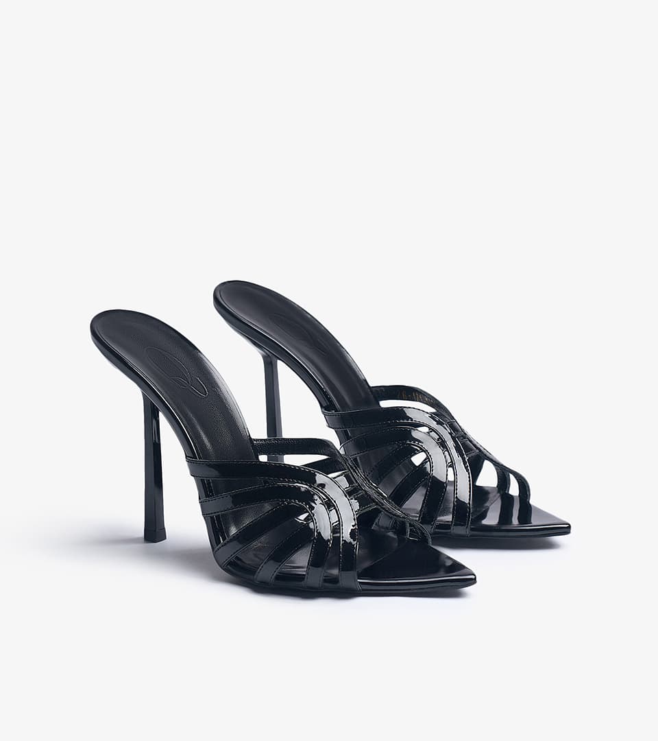 Shoe