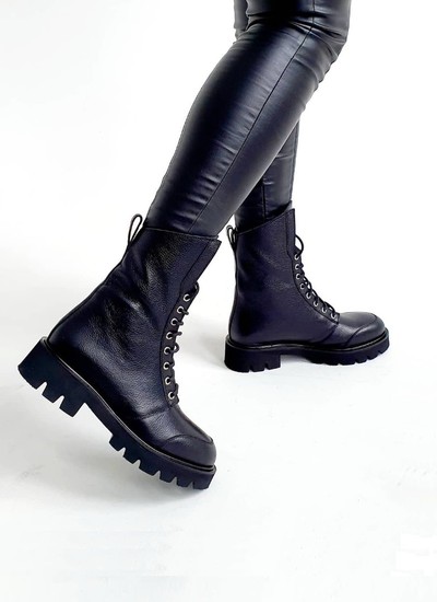 Boots black leather lacing