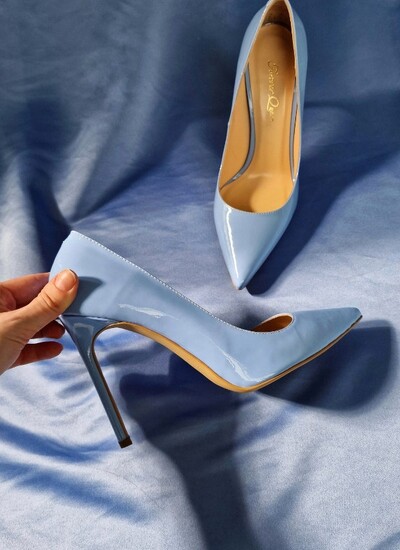Туфли из натуральной лакированной кожи в нежно голубом цвете