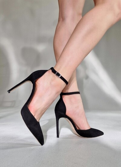 Туфли из натуральной замши черного цвета с ремешком на каблуке 10см