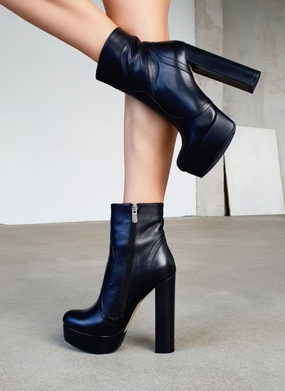 Ankle boots black leather with pattern