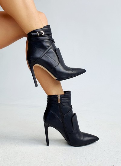 Ankle boots black leather with tongue