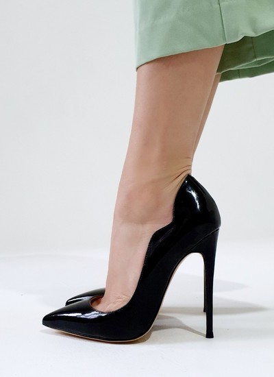 Shoes black lacquer wave 12 cm