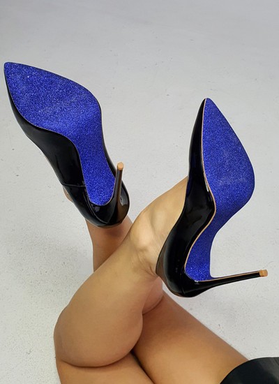 Shoes black lacquer blue sole