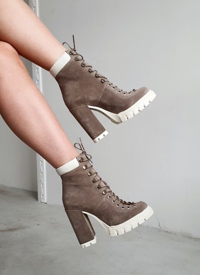 Ankle boots coffee with milk suede protector 11 cm