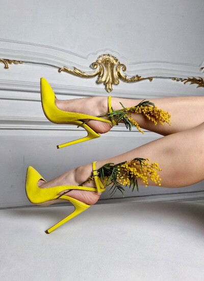 Туфли из натуральной кожи желтого цвета