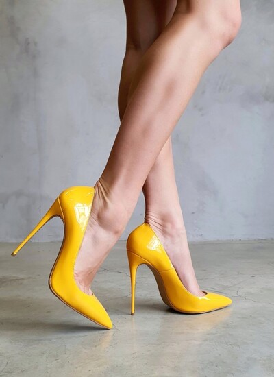 Туфли в лакированной коже желтого цвета на новой колодке