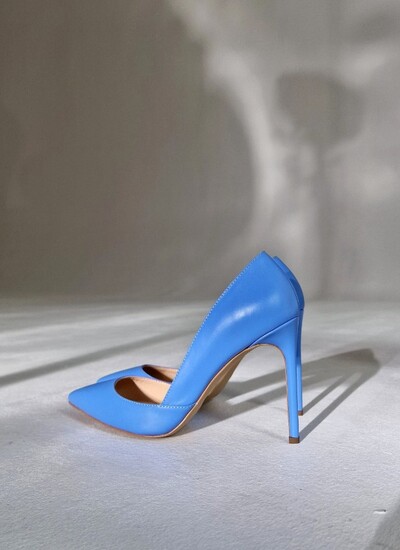 Туфли в натуральной коже синего цвета с внутренним вырезом