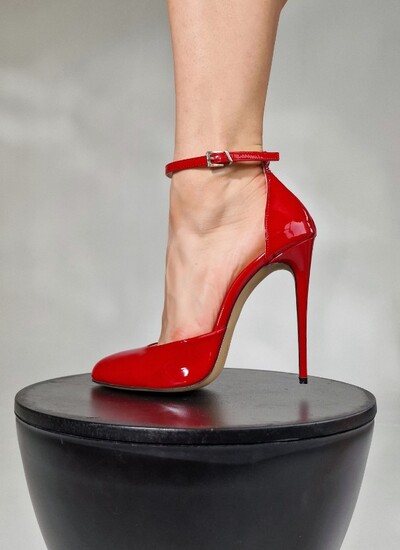Туфли из натуральной лакированной кожи в красном цвете
