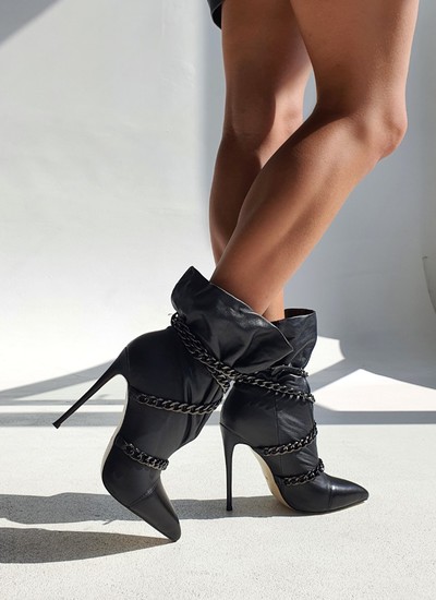 Ankle boots black leather pointed toe 12 cm chains